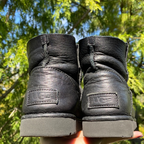 Wm 8 UGG Black Leather Unlined Mini Boot - Picture 12 of 15